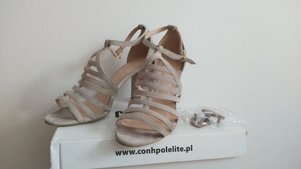 Piękne zamszowe buty sandałki