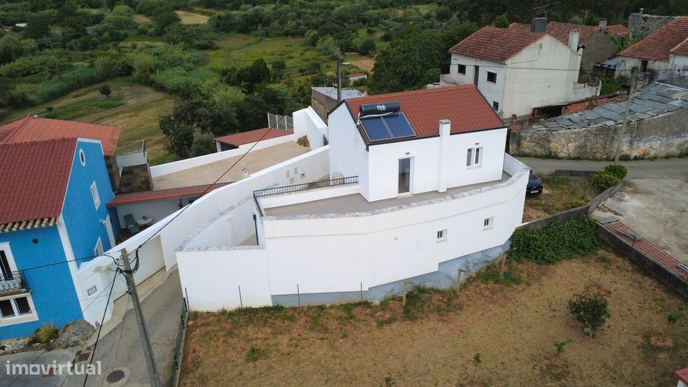 Moradia Isolada com três quartos.