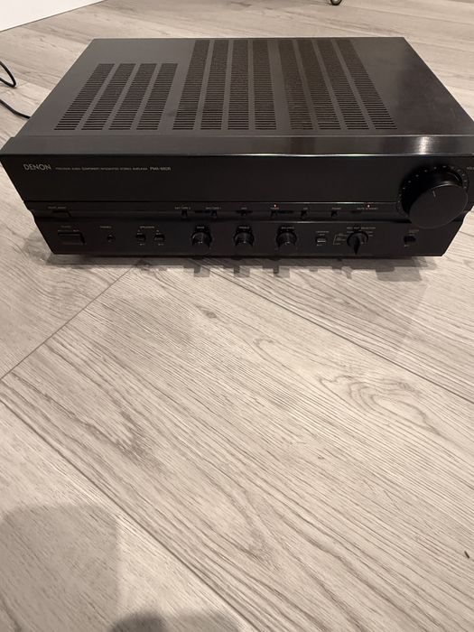 Amolificador Denon  PMA-680R