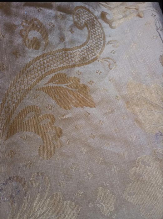 Tecido adamascado dourado,  para forrar sofás/cadeiras ou p/cortinas