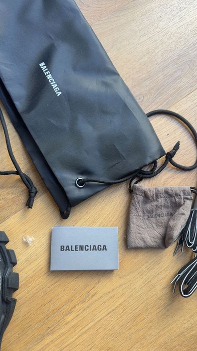 Balenciaga track led