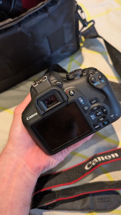 Фотоапарат Canon eos 2000d