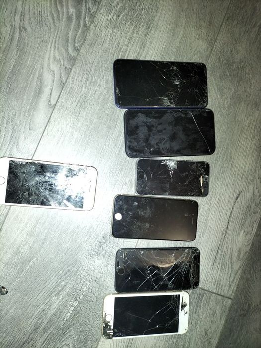 Sprzedam zestaw iPhonów