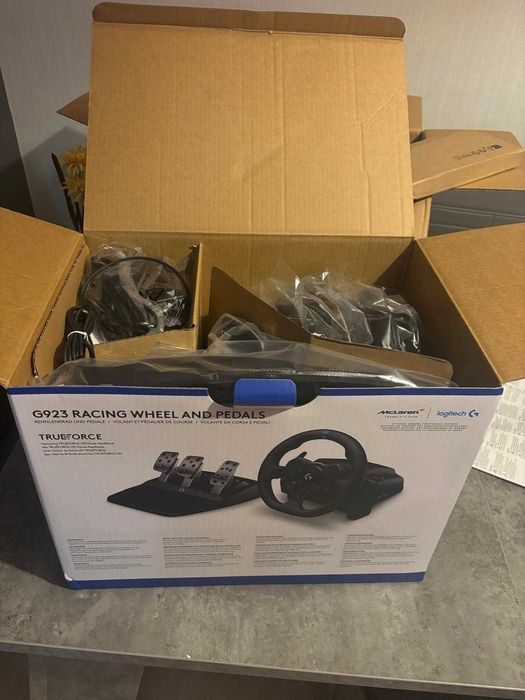 Volante Logitech G923 Racing Wheel + Pedais