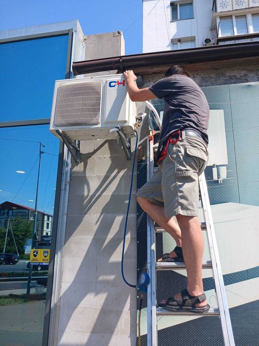 Встановлення кондиціонерів.