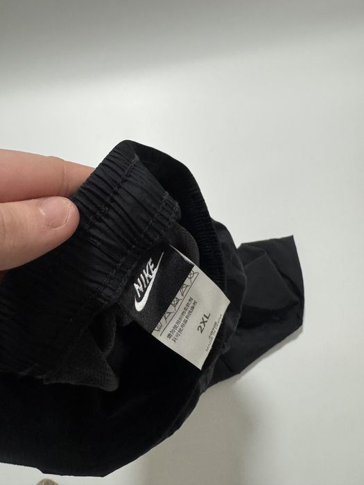 Нейлонові штани Nike L розміру