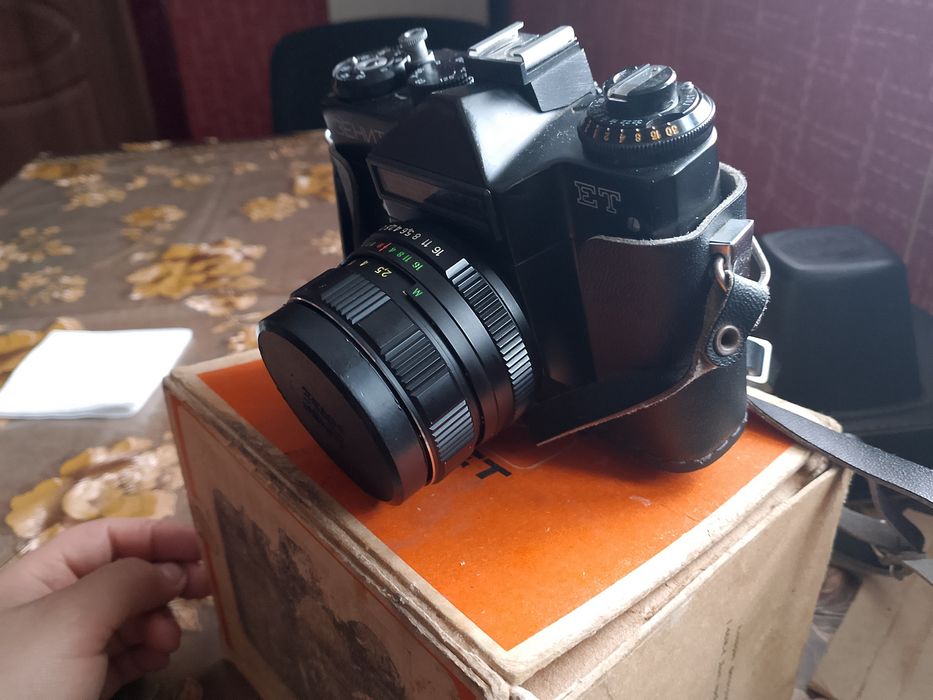 Зеркальный фотоаппарат "Зенит-ЕТ" с объективом "Гелиос -44М-4"