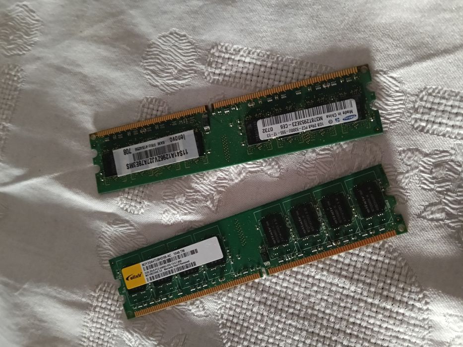 2 RAM Memory Modules: 1GB and 2GB64552119309314120