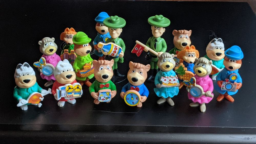 Stare Kolekcjonerskie Figurki Kinder Niespodzianka Miś Yogi 1996r 14sz