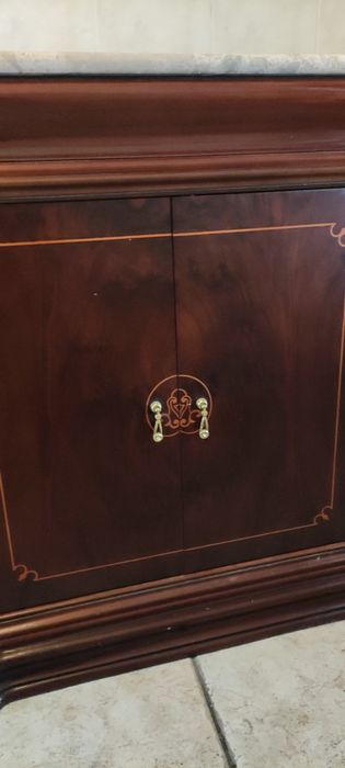 Sapateira em mogno