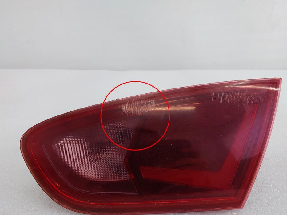 Farolim da mala direito SEAT Leon (1P1)