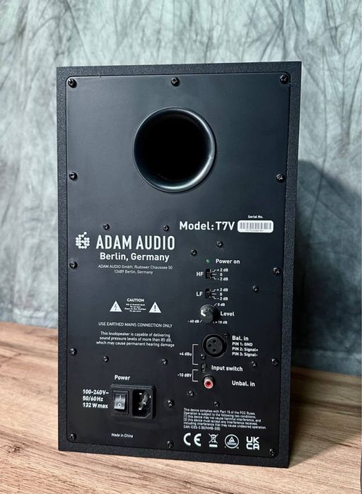 Звукові монітори ADAM Audio T7V + стійки — студійний комплект