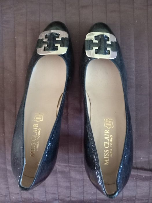 Жіночі туфлі чорного кольору