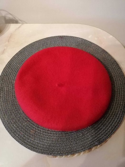 Стильный женский берет, пиджак новое