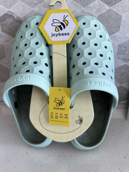Продам кроксы joybees