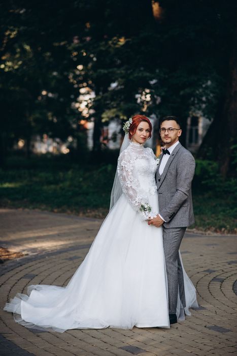 Весільна шикарна сукня