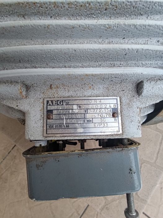 Двигун 0.75 кВт 1400 об/хв 220/380 (мотор провірений робочий)