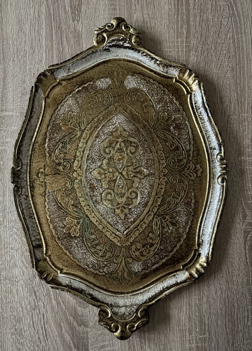 Florencka taca w kolorach złota i bieli