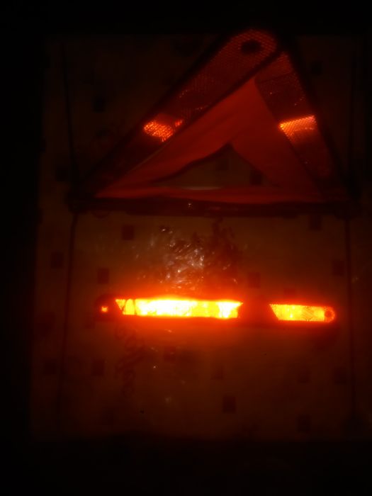 Продам аварійний знак.