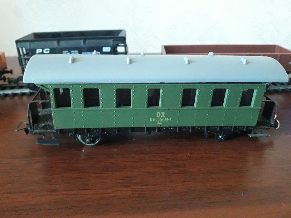 ЖД вагони фірми  PIKO , HO . 16 мм.