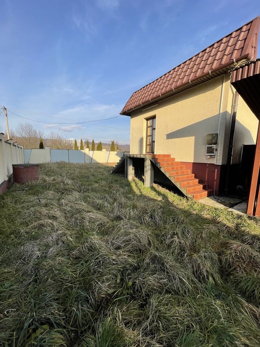 Продається сучасний двоповерховий будинок з великим підвалом