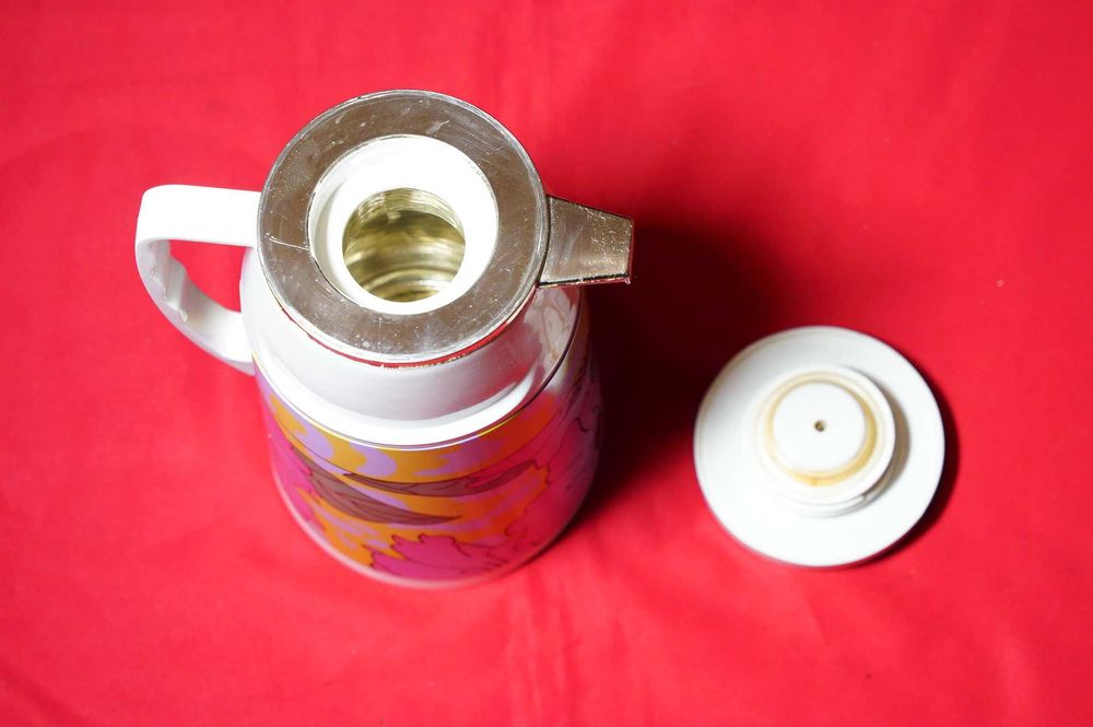 Термос на 1 литр. со стеклянной колбой целый без повреждений БУ.