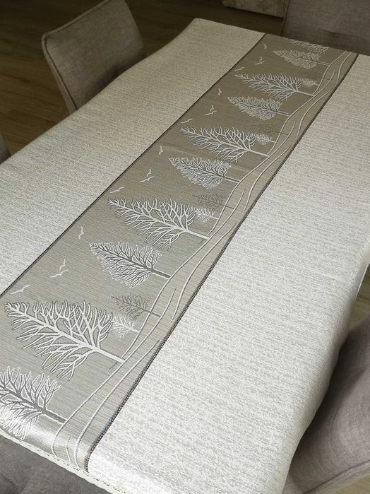 Obrus Świąteczny 120x170 cm z metaliczną nicią