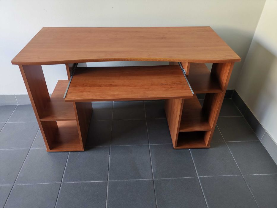 Secretária de Computador com Prateleiras | 130x76x55 cm