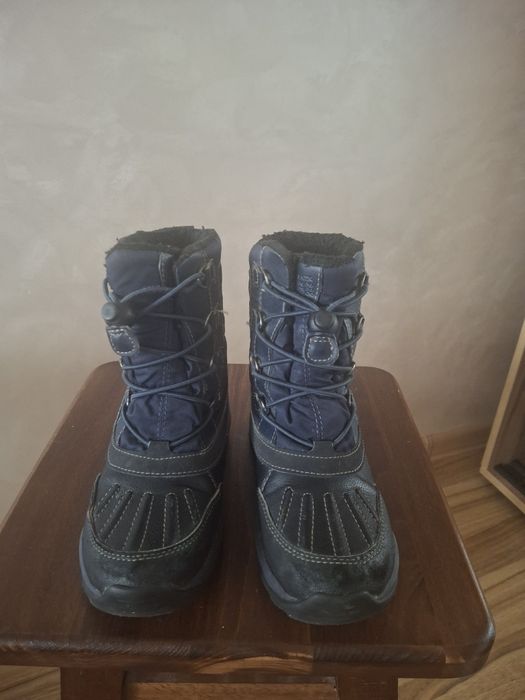 продам зимові чобітки