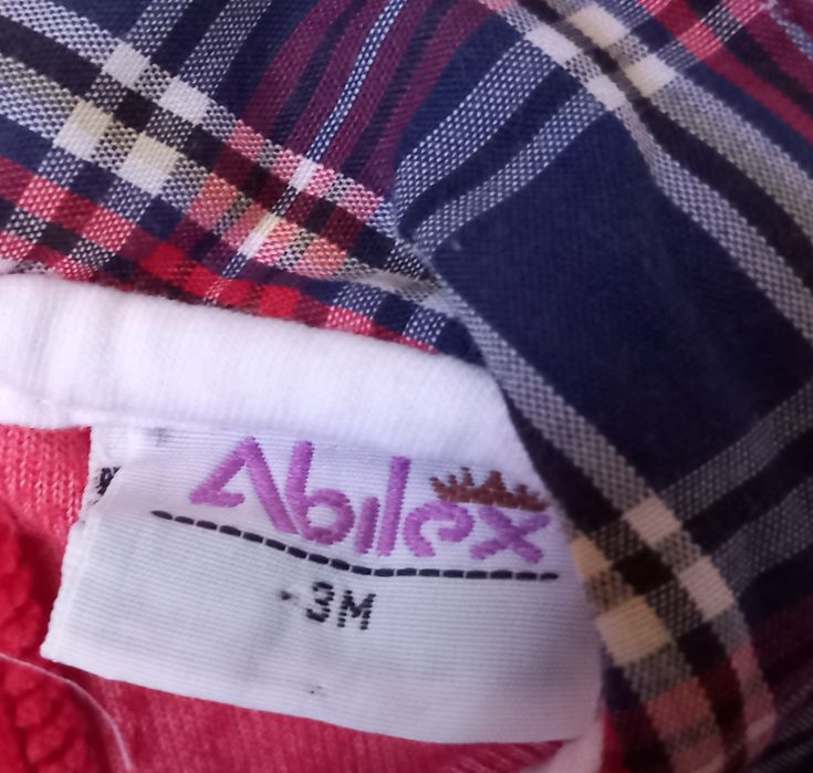 Babygrow vermelho, tamanho 3meses 4€