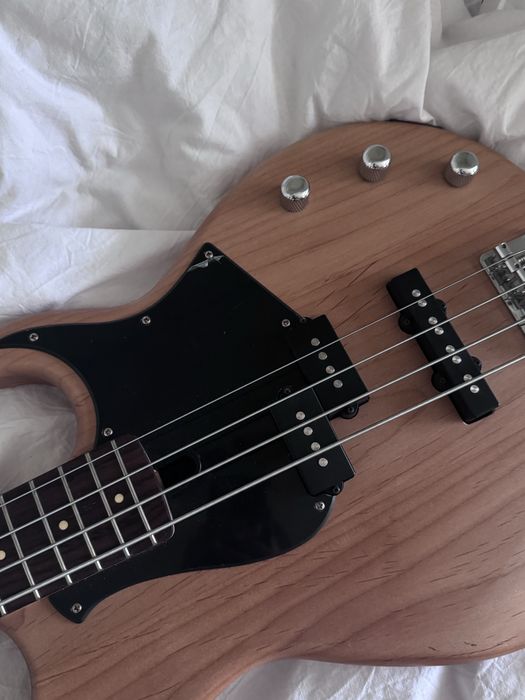 Бас гітара Yamaha bb234