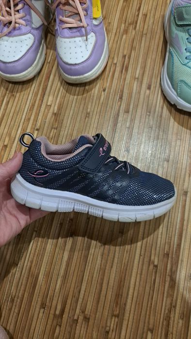 обміняю кросівки на дічинку 31р, 19см  на 28р 18см