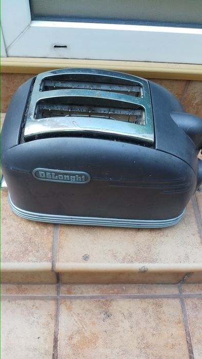1Тостер Delonghi Под ремонт или на запчасти