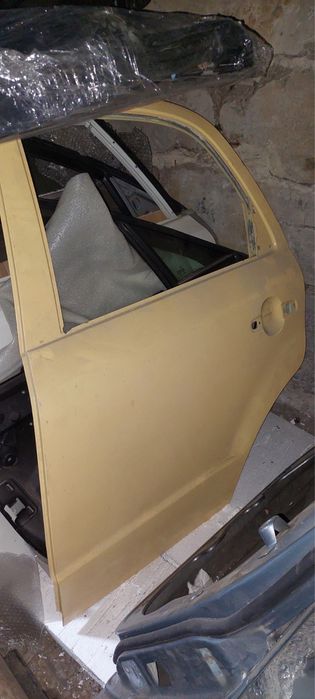 Suzuki SX4 дверь