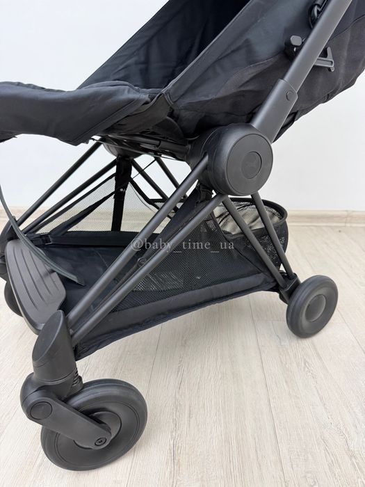 Cybex Coya Black прогулянкова коляска Сайбекс Коя