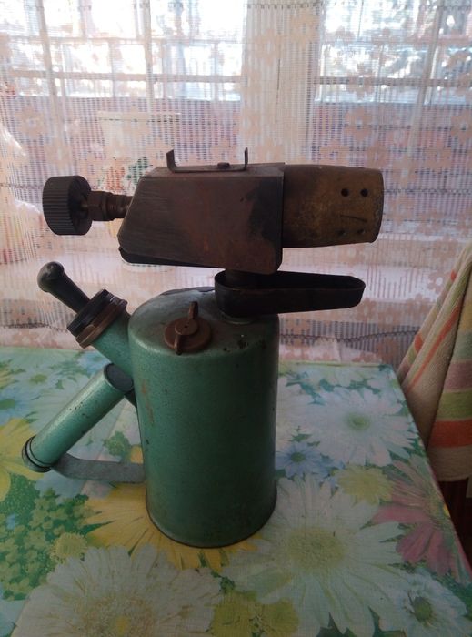 Продам паяльную лампу.