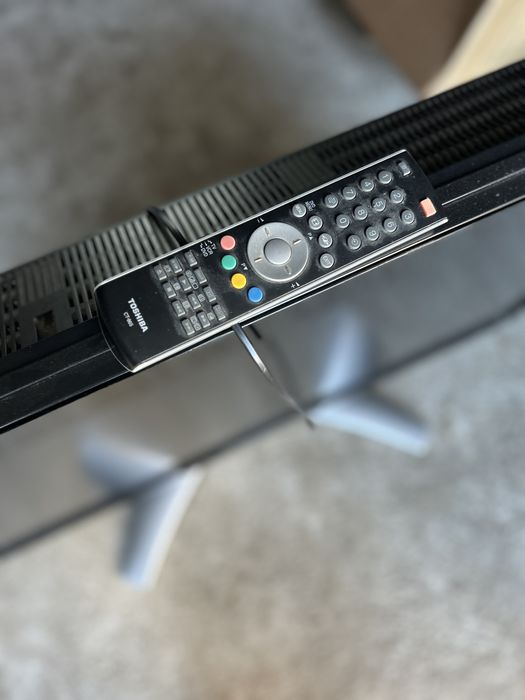 Sprzedam telewizor Toshiba 42 cale z pilotem