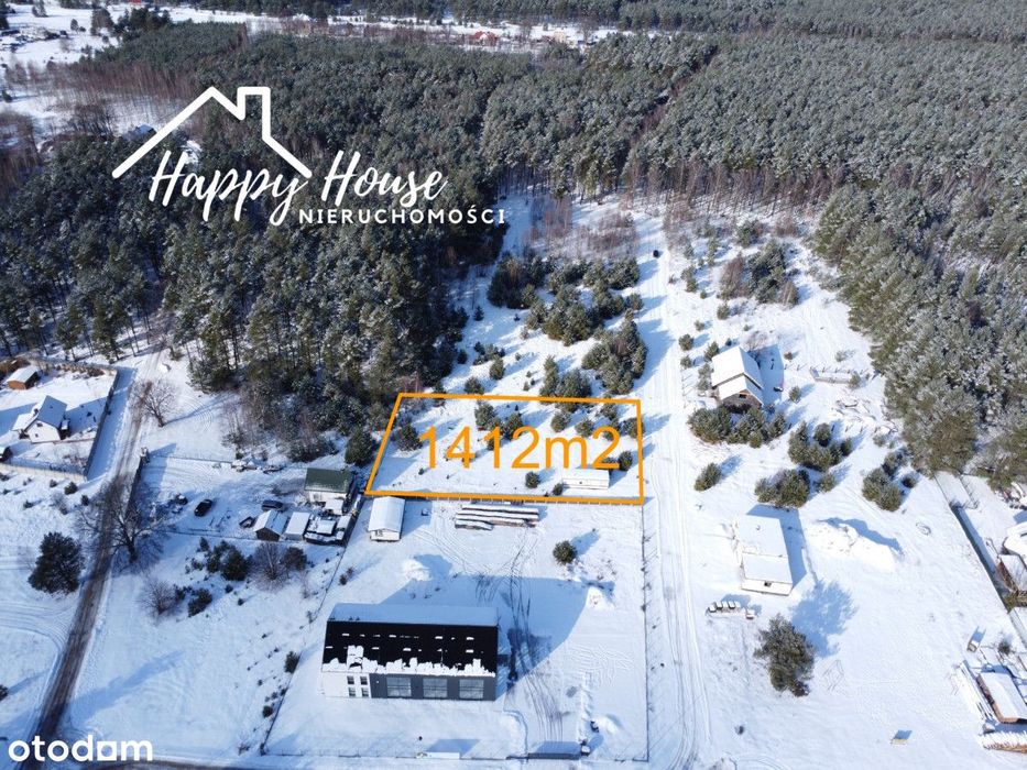 Działka pod budowę domu w zalesionej okolicy.