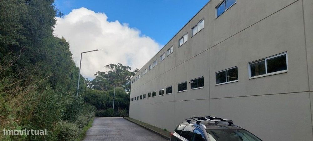 Armazém para arrendar em Albarraque - Rio de Mouro - Sintra