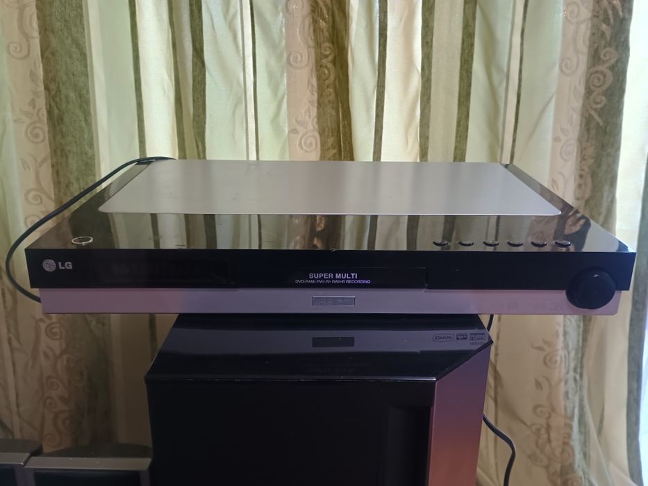 Домашній кінотеатр LG система 5/1 +караоке