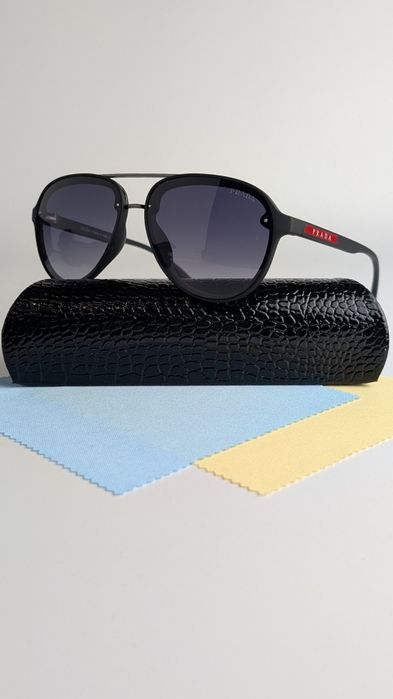 Стильні сонцезахисні окуляри Prada