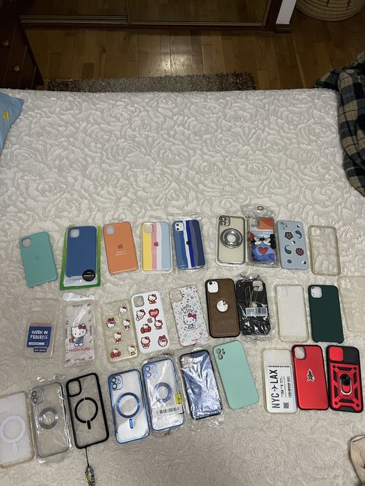 Capas iphone 11 como novas 5 eur cada  em maos