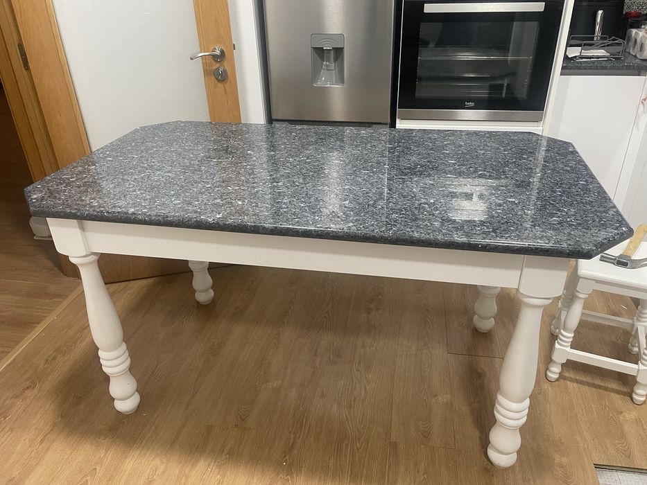 Conjunto de mesa de mármore com cadeiras