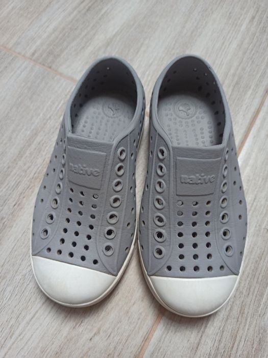 Buty dziurki native eva trampki wegańskie c9 wodoodporne 25 26