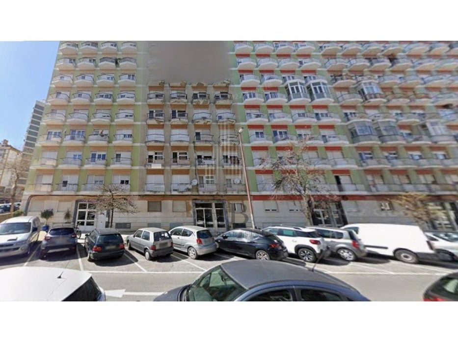 Apartamento T2 Benfica c/ arrecadação | Lisboa