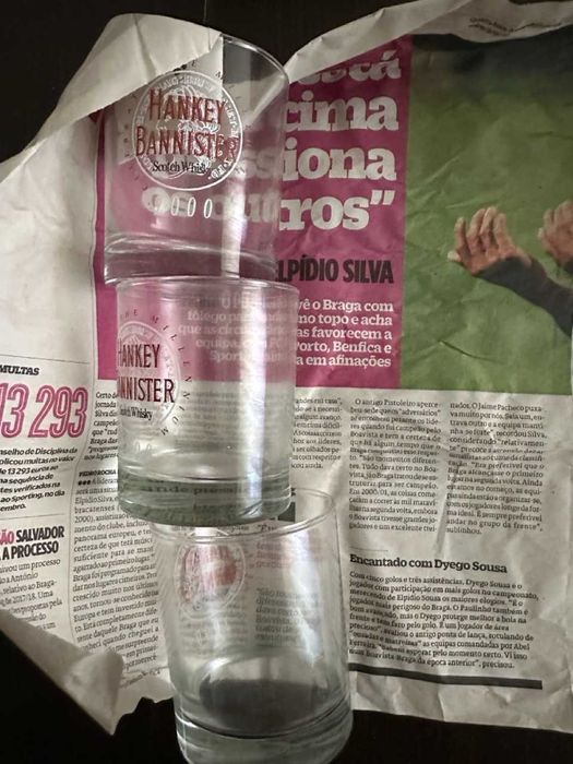 Caixa com mais de 70 copos variados431978857481512966