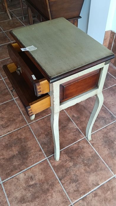 Elegante Mesa de Cabeceira Alta / Camiseiro Auxiliar em Estilo Clássico Shabby Chic
