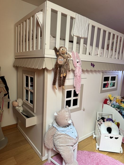 Cama Casa Com Arrumos por Baixo e Colchão em Cima