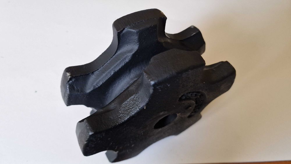 SFEROIDALNE LEPSZE Koło łańcuchowe gniazdowe 12x42 Z5 Ø155 otwór 30mm