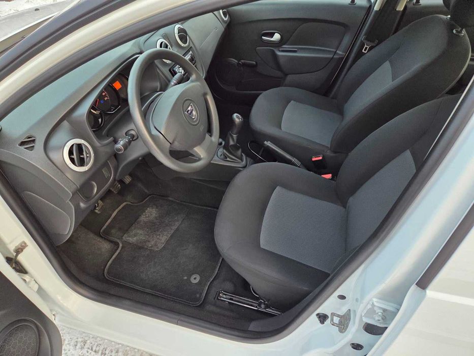 В ідеальному стані Dacia Logan 2015. Не битий, не фарбований